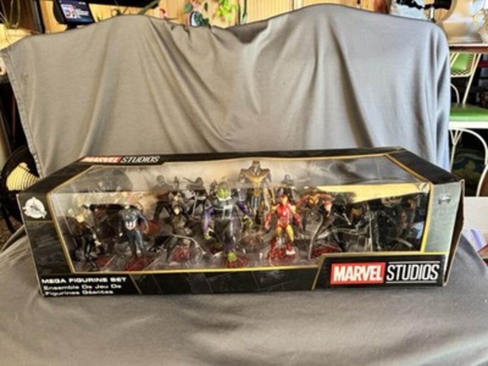 Marvel Avengers - Mega Figurine Set - 20 Figure Disney Store Exclusive Set - MIB